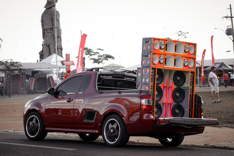 EVENTO DE SOM AUTOMOTIVO, TUNING E CARROS REBAIXADOS acontece